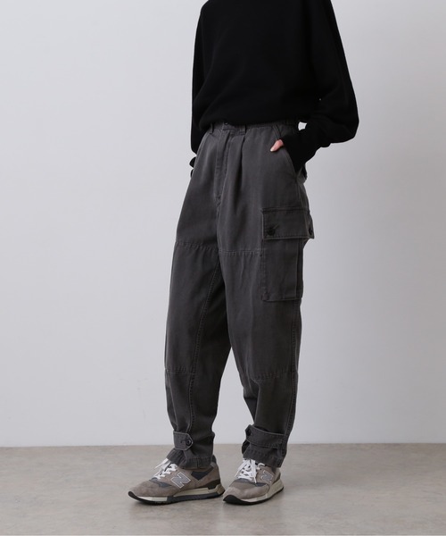 YLEVE(イレーヴ)の「YLEVE / COTTON TWILL PIGMENT OVERDYE TROUSERS(その他パンツ・レディース・グレー/カーキ・0/1/2)」の4枚目の写真