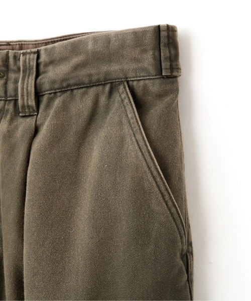 YLEVE(イレーヴ)の「YLEVE / COTTON TWILL PIGMENT OVERDYE TROUSERS(その他パンツ・レディース・グレー/カーキ・0/1/2)」の9枚目の写真
