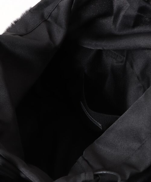 cache cache(カシュ カシュ)の「カシュカシュ cachecache / エコファー切り替えキラキラトートバッグ(トートバッグ・レディース・アイボリー/ブラック・FREE)」の5枚目の写真