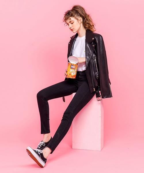 chuu(チュー)の「CHUU -5kgシンプルデニムスキニーパンツ vol.41(デニムパンツ・レディース・ブラック・25cm/27cm/30cm/26cm/28cm/29cm)」の15枚目の写真