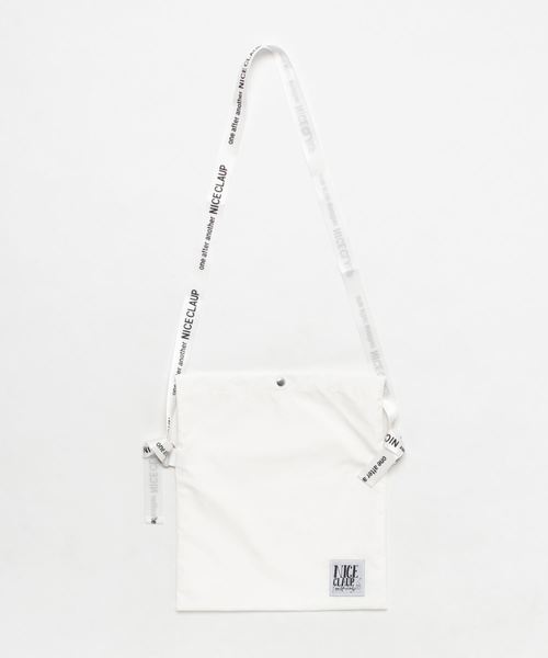 one after another NICE CLAUP(ワンアフターアナザーナイスクラップ)の「NICEサコッシュ(ショルダーバッグ・レディース・ブラック/レッド/オフホワイト・FREE)」の2枚目の写真