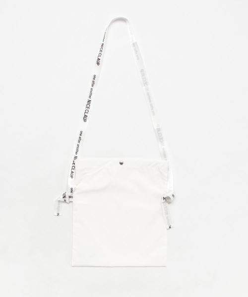 one after another NICE CLAUP(ワンアフターアナザーナイスクラップ)の「NICEサコッシュ(ショルダーバッグ・レディース・ブラック/レッド/オフホワイト・FREE)」の4枚目の写真