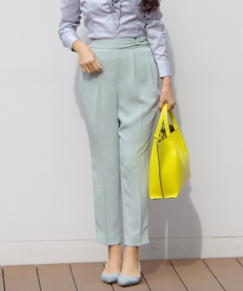 NARACAMICIE(ナラカミーチェ)の「角カン付テーパードパンツ(その他パンツ・レディース・グリーン/ベージュ/ネイビー・LARGE/MEDIUM/SMALL)」の1枚目の写真