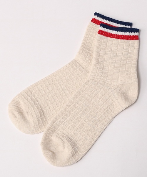 Right-on（ライトオン）の「【BASIC SOCKS】トップトリコロールライン柄クォーターソックス（ソックス/靴下・レディース・オフホワイト/ネイビー・23-25）」の2枚目の写真