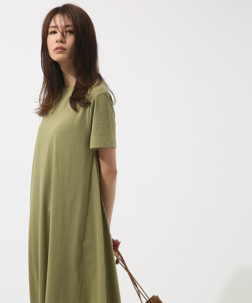 AZUL by moussy（アズールバイマウジー）の「Tシャツ Dress（ワンピース・レディース・ライトカーキ/ホワイト/ブラック・MEDIUM/SMALL）」の5枚目の写真