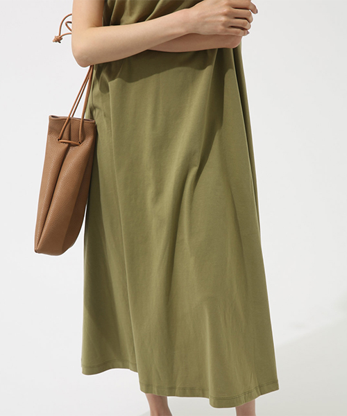 AZUL by moussy（アズールバイマウジー）の「Tシャツ Dress（ワンピース・レディース・ライトカーキ/ホワイト/ブラック・MEDIUM/SMALL）」の6枚目の写真