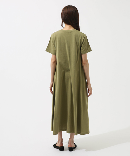 AZUL by moussy（アズールバイマウジー）の「Tシャツ Dress（ワンピース・レディース・ライトカーキ/ホワイト/ブラック・MEDIUM/SMALL）」の9枚目の写真