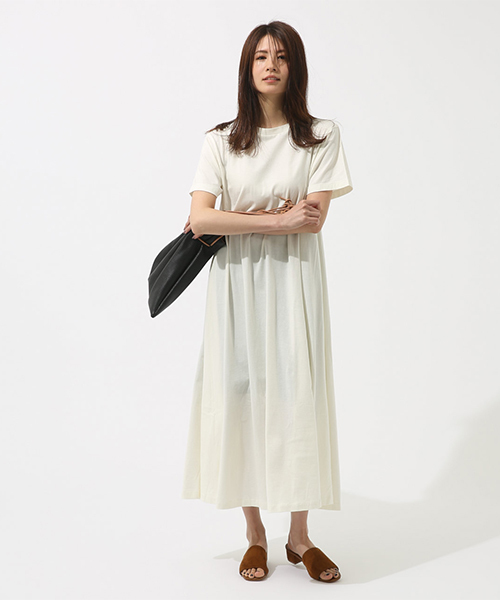 AZUL by moussy（アズールバイマウジー）の「Tシャツ Dress（ワンピース・レディース・ライトカーキ/ホワイト/ブラック・MEDIUM/SMALL）」の12枚目の写真