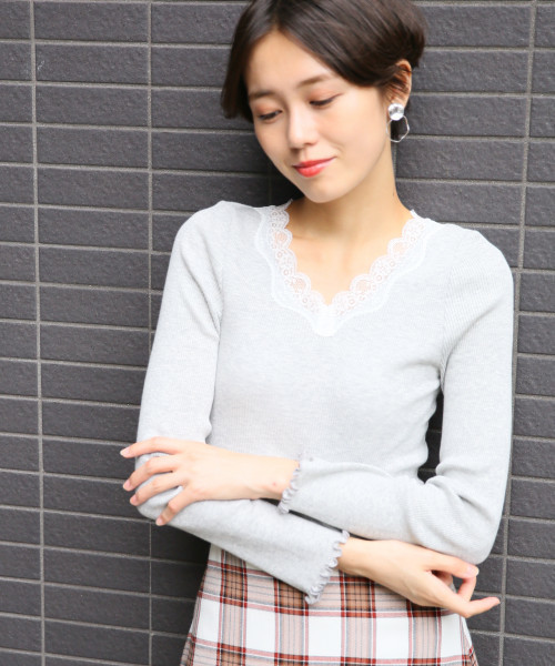 LOWRYS FARM（ローリーズファーム）の「レースマルドウＬＳ　810049（Tシャツ/カットソー・レディース・ブラック/ブラウン/グレー/オフホワイト/ホワイト×ブラック/ダークブラウン・MEDIUM/LARGE）」の4枚目の写真