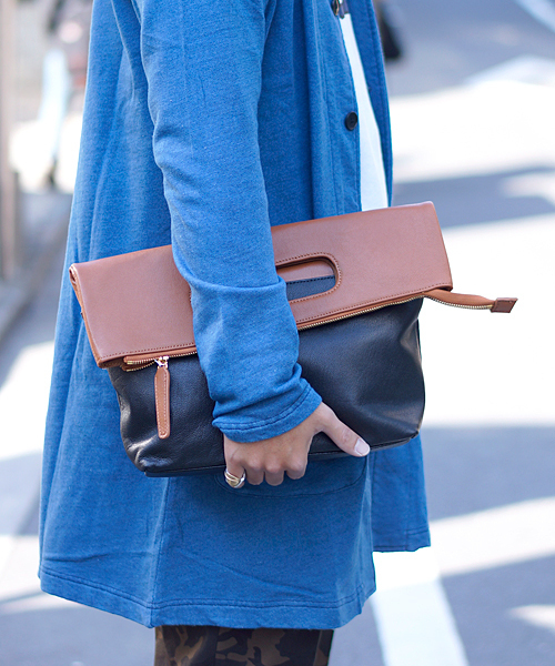 And A（アンドエー）の「レザークラッチトート（クラッチバッグ・メンズ・ブラック/ブラウン・FREE）」の2枚目の写真