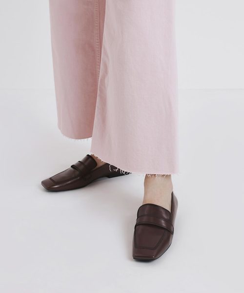 CHARLES & KEITH（チャールズ & キース）の「ステッチディテール スクエアトゥローファー / Stitch Detail Square Toe Loafers（ローファー・レディース・ブラック/ブラウン・22.5cm/23cm/23.5cm/24.5cm/25cm/25.5cm）」の8枚目の写真