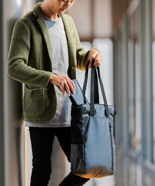 MURA（ムラ）の「サステナブル エコ素材 撥水加工 2way 15型PC対応 縦型 トートバッグ（トートバッグ・メンズ・ブラック・FREE）」の5枚目の写真