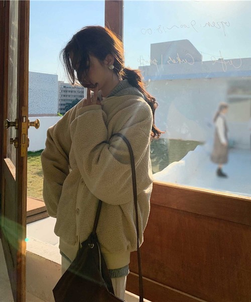 MANGROVE（マングローブ）の「【MANROVE SELECT】ドロップショルダーボアカーデ（ブルゾン・レディース・ベージュ/ブラウン・FREE）」の3枚目の写真