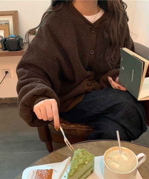 MANGROVE（マングローブ）の「【MANROVE SELECT】ドロップショルダーボアカーデ（ブルゾン・レディース・ベージュ/ブラウン・FREE）」の5枚目の写真