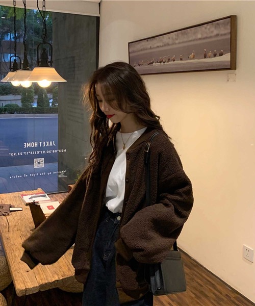 MANGROVE（マングローブ）の「【MANROVE SELECT】ドロップショルダーボアカーデ（ブルゾン・レディース・ベージュ/ブラウン・FREE）」の8枚目の写真