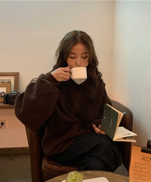 MANGROVE（マングローブ）の「【MANROVE SELECT】ドロップショルダーボアカーデ（ブルゾン・レディース・ベージュ/ブラウン・FREE）」の11枚目の写真