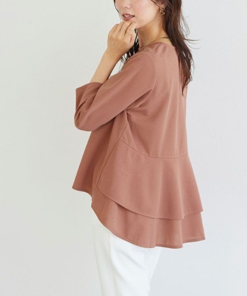 Pierrot（ピエロ）の「バックフレアデザインTブラウス（シャツ/ブラウス・レディース・オフホワイト/ブルー/ネイビー/グレー系その他/ミント/ブラック/ブルー系その他/モカ/ピンク/ライトピンク/スモークピンク/ピンク系その他/オレンジ/ホワイト/ローズ/ライトグレー/ブルー系その他2・L/M）」の15枚目の写真