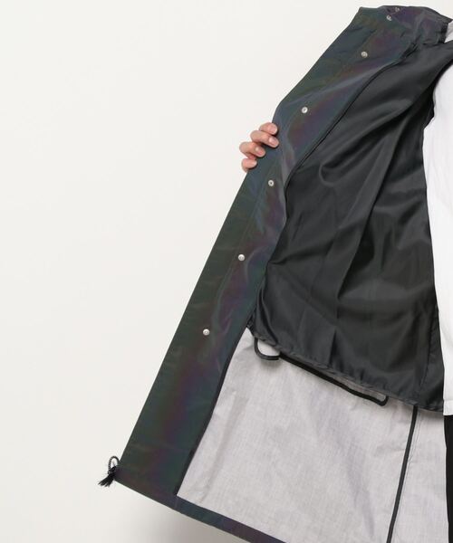 ANDERSSON BELL(アンダースンベル)の「Andersson Bell (UNISEX) IAN IRIDESCENT M-51 PARKA (CHARCOAL)(ミリタリージャケット・メンズ・チャコール・M/S)」の4枚目の写真