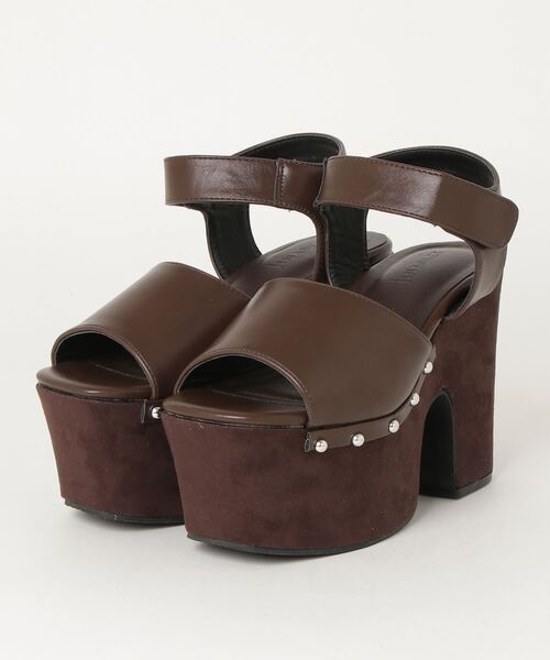 chumchum（チャムチャム）の「ラウンドバルキースタッズサンダル（サンダル・レディース・ブラック/ダークブラウン/キャメル・LL/M/L/S）」の3枚目の写真