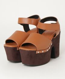 ラウンドバルキースタッズサンダル