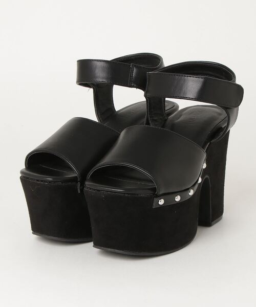 chumchum（チャムチャム）の「ラウンドバルキースタッズサンダル（サンダル・レディース・ブラック/ダークブラウン/キャメル・LL/M/L/S）」の2枚目の写真