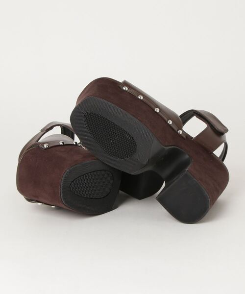 chumchum（チャムチャム）の「ラウンドバルキースタッズサンダル（サンダル・レディース・ブラック/ダークブラウン/キャメル・LL/M/L/S）」の5枚目の写真