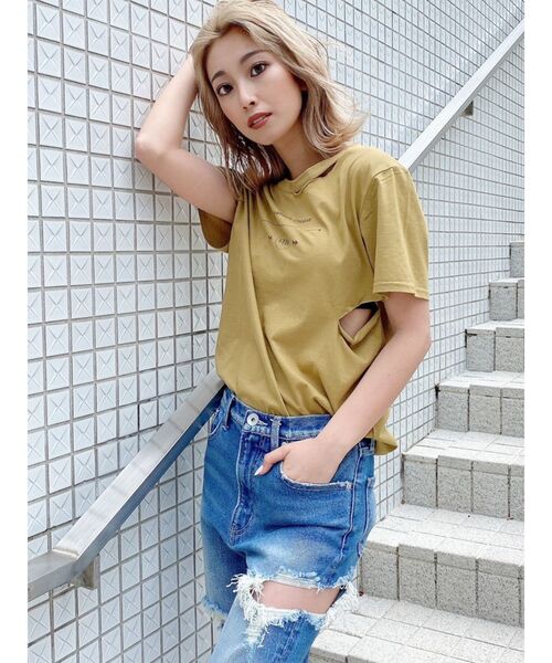 GYDA（ジェイダ）の「THROWBACK CHOOSE CUT Tシャツ（Tシャツ/カットソー・レディース・ブラック/ベージュ/オフホワイト/マスタード・FREE）」の4枚目の写真