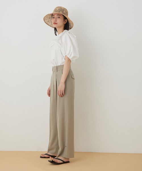 ADAM ET ROPE'(アダムエロペ)の「<逸品シリーズ>ラッフルショルダーショートスリーブブラウス(シャツ/ブラウス・レディース・ブラック/ホワイト/ネイビー・FREE)」の11枚目の写真