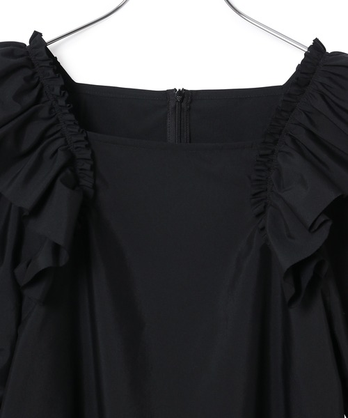 新品タグ付き✨アダムエロペ ラッフルショルダーショートスリーブブラウス 半袖 ADAM ET ROPÉ FEMME(アダム エ ロペ ファム) / ＜逸品シリーズ