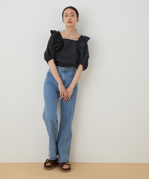 新品タグ付き✨アダムエロペ ラッフルショルダーショートスリーブブラウス 半袖 新品タグ付き✨アダムエロペ ラッフルショルダーショート