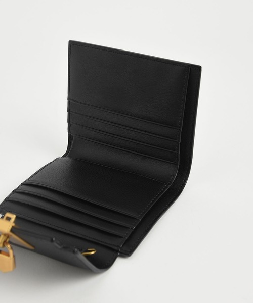CHARLES & KEITH（チャールズ & キース）の「メタリックプッシュロック ショートウォレット / Metallic Push-Lock Short Wallet（財布・レディース・ブラック/クリーム/ダークグリーン・XXS）」の9枚目の写真