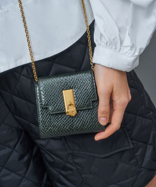 CHARLES & KEITH（チャールズ & キース）の「メタリックプッシュロック ショートウォレット / Metallic Push-Lock Short Wallet（財布・レディース・ブラック/クリーム/ダークグリーン・XXS）」の16枚目の写真