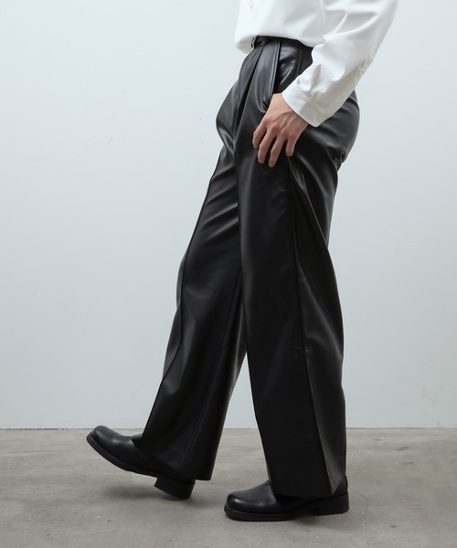 unlow（アンロー）の「フェイクレザーワイドストレートスラックス（セットアップ対応）（その他パンツ・メンズ・ブラック・M/L）」の5枚目の写真
