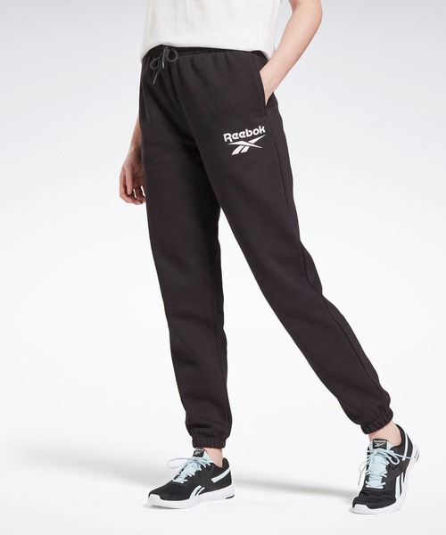Reebok(リーボック)の「 アイデンティティ ロゴ フリース ジョガー / Identity Logo Fleece Joggers(スウェットパンツ・レディース・ヘザーグレー/ブラック・MEDIUM/X-LARGE/XX-LARGE/LARGE/X-SMALL/SMALL)」の2枚目の写真