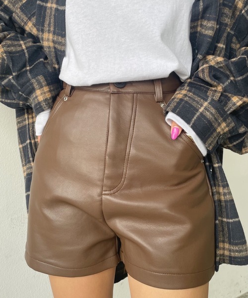 shaggie シャギー レザーパンツ SHAGGIE（シャギー）の「フェイクレザーショートパンツ（その他