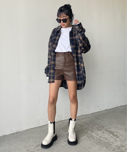 SHAGGIE(シャギー)の「フェイクレザーショートパンツ(その他パンツ・レディース・ブラック/ブラウン/ナチュラル・MEDIUM/LARGE/SMALL)」の18枚目の写真