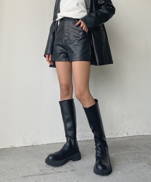 shaggie シャギー レザーパンツ SHAGGIE（シャギー）の「フェイクレザーショートパンツ（その他