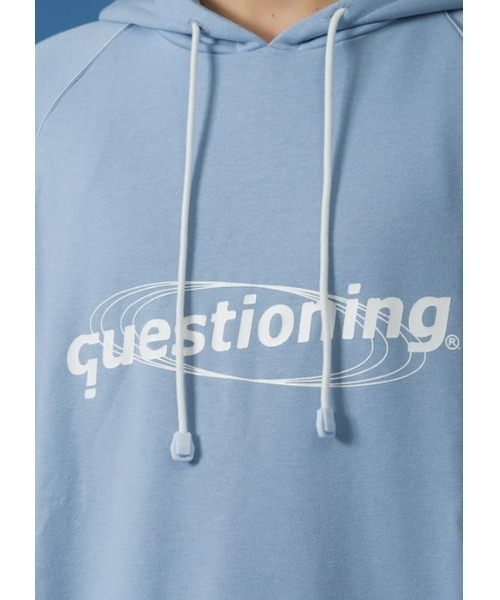 Questioning(クエスチョニング)の「【Questioning】questioning?ロゴプルオーバーパーカー(パーカー・メンズ・オフホワイト/サックスブルー・MEDIUM/LARGE)」の10枚目の写真
