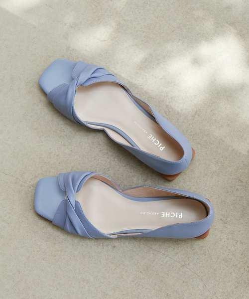 PICHE ABAHOUSE(ピシェ アバハウス)の「ツイストオープントゥパンプス(サンダル・レディース・サックスブルー/クリーム/シャンパン/ブラック・38/35/39/37/36)」の1枚目の写真