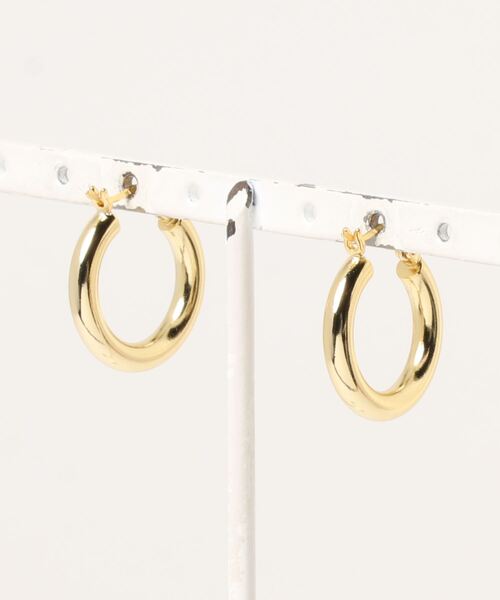 meJane（ミージェーン）の「小さめシンプルフープピアス【ZOZOTOWN限定】（ピアス（両耳用）・レディース・シルバー/ゴールド・FREE）」の3枚目の写真