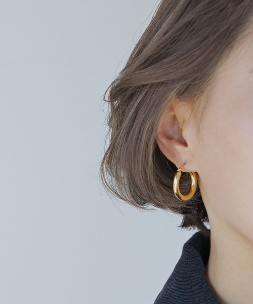 meJane（ミージェーン）の「小さめシンプルフープピアス【ZOZOTOWN限定】（ピアス（両耳用）・レディース・シルバー/ゴールド・FREE）」の2枚目の写真