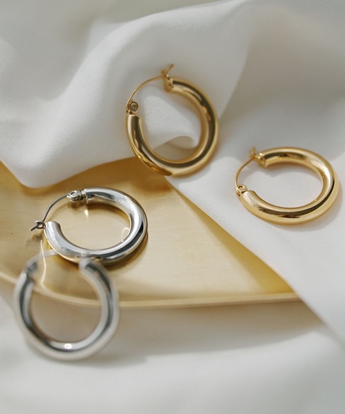 meJane（ミージェーン）の「小さめシンプルフープピアス【ZOZOTOWN限定】（ピアス（両耳用）・レディース・シルバー/ゴールド・FREE）」の5枚目の写真