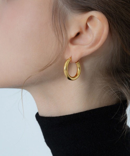 meJane（ミージェーン）の「小さめシンプルフープピアス【ZOZOTOWN限定】（ピアス（両耳用）・レディース・シルバー/ゴールド・FREE）」の4枚目の写真