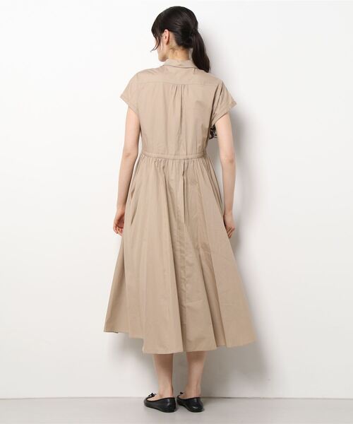 To b. by agnes b.(トゥービーバイアニエスベー)の「WD98 ROBE ロングシャツワンピース(シャツワンピース・レディース・ベージュ・40/38)」の6枚目の写真