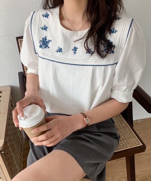 ABITOKYO（アビトーキョー）の「ケープ風スクエアライン刺繍
