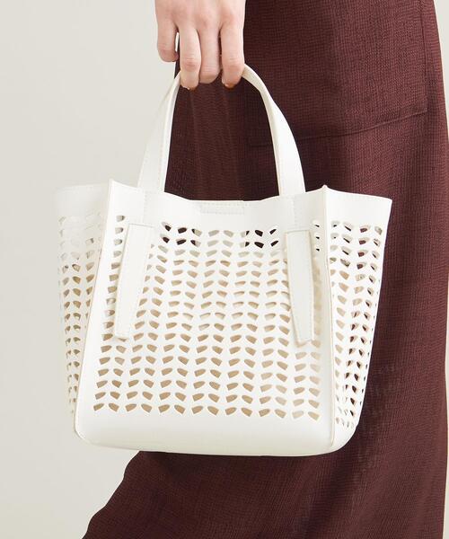 BEAUTY&YOUTH UNITED ARROWS(ビューティーアンドユースユナイテッドアローズ)の「BY パンチング スクエア トートバッグ -3WAY-(ショルダーバッグ・レディース・ホワイト/ライトブルー/シルバー・FREE)」の1枚目の写真