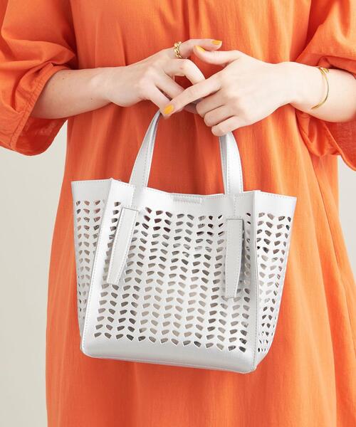 BEAUTY&YOUTH UNITED ARROWS(ビューティーアンドユースユナイテッドアローズ)の「BY パンチング スクエア トートバッグ -3WAY-(ショルダーバッグ・レディース・ホワイト/ライトブルー/シルバー・FREE)」の3枚目の写真