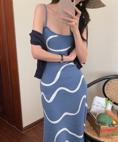 Vipoa（ヴィポア）の「ウェーブプリントキャミワンピース（ワンピース・レディース・ブラック/ブルー/グリーン・FREE）」の11枚目の写真