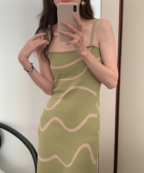 Vipoa（ヴィポア）の「ウェーブプリントキャミワンピース（ワンピース・レディース・ブラック/ブルー/グリーン・FREE）」の18枚目の写真