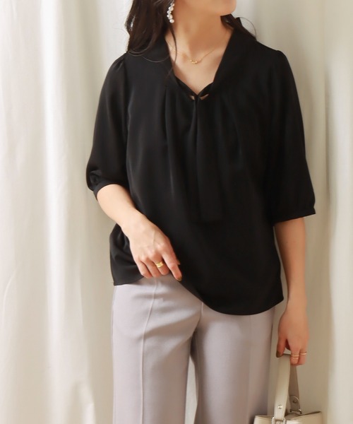 libelle more（リベル モア）の「前ボウタイブラウス（シャツ/ブラウス・レディース・オフホワイト/ブラック・M/L）」の2枚目の写真